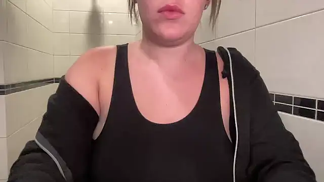 Snapshot of lilylush24 chatting on 02-14-25, 03:05 lilylush24 online show from 02-14-25, 03:05