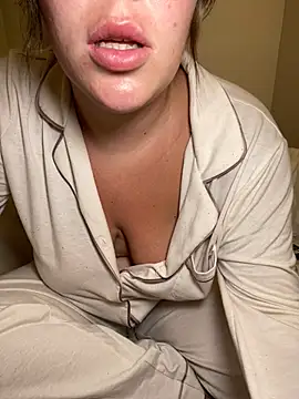 Snapshot of lilylush24 chatting on 02-20-25, 03:19 lilylush24 online show from 02-20-25, 03:19