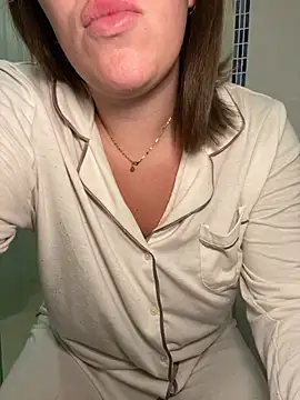 Snapshot of lilylush24 chatting on 02-26-25, 05:17 lilylush24 online show from 02-26-25, 05:17