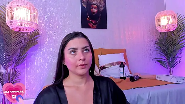 Snapshot of lilicooper_ chatting on 12-20-24, 02:52 lilicooper online show from 12-20-24, 02:52