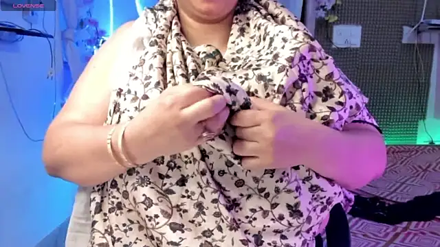 Snapshot of Gulabi_Queen chatting on 03-04-25, 11:08 Gulabi Queen online show from 03-04-25, 11:08