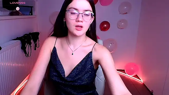 Snapshot of Josephine_jo chatting on 02-13-25, 10:33 Josephine jo online show from 02-13-25, 10:33