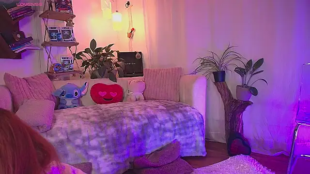 HANNAH LOVEE online show from 06-12-26, 02:32