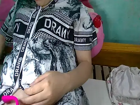 Snapshot of Mine-999 chatting on 10-16-25, 01:01 Mine-999 online show from 10-16-25, 01:01