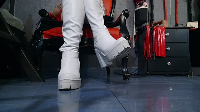 LusstCruella online show from 02-26-25, 09:05