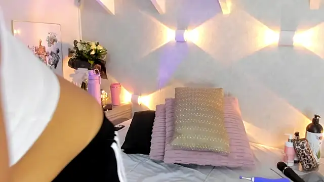 Martina Miiller online show from 04-05-26, 01:19