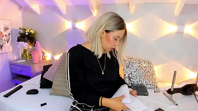 Martina Miiller online show from 04-06-26, 01:23