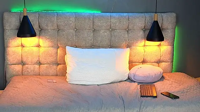 Laia and Aloby online show from 01-17-25, 06:44