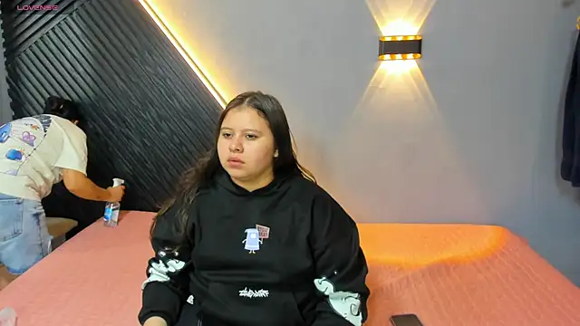 Laia and Aloby online show from 04-15-26, 11:16