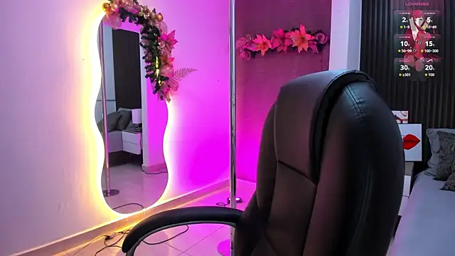 natasha  jackson online show from 12-18-25, 12:33