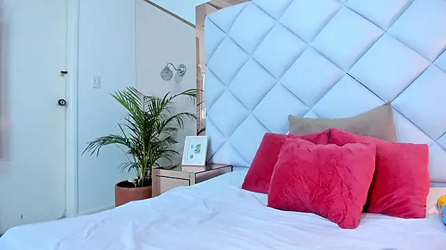 melaniee jones online show from 12-23-24, 06:16