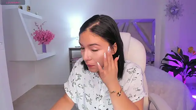 Snapshot of kendaall_jenner_ chatting on 01-18-25, 01:19 kendaall jenner online show from 01-18-25, 01:19