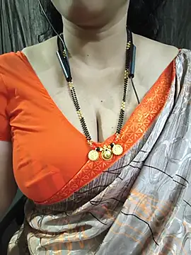 Snapshot of bhuvana555 chatting on 05-31-26, 06:09 bhuvana555 online show from 05-31-26, 06:09