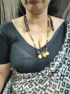 Snapshot of bhuvana555 chatting on 06-04-26, 05:52 bhuvana555 online show from 06-04-26, 05:52
