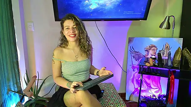 Snapshot of oriana_thomson2 chatting on 01-15-25, 04:00 oriana thomson2 online show from 01-15-25, 04:00