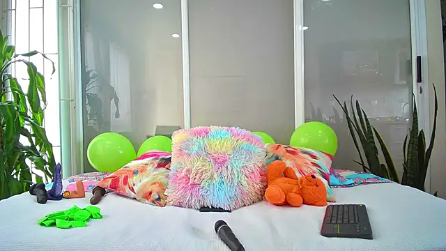 Snapshot of oriana_thomson2 chatting on 03-05-25, 06:23 oriana thomson2 online show from 03-05-25, 06:23