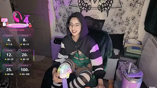 LisandreLaVenale online show from 03-03-26, 09:42