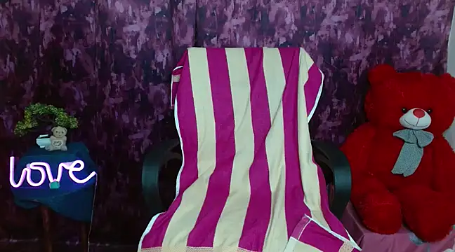 Snapshot of Naughty_Ayesha1 chatting on 12-21-24, 03:03 Naughty Ayesha1 online show from 12-21-24, 03:03