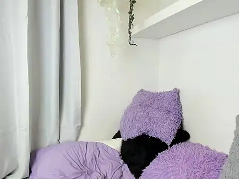Snapshot of santy-kitty chatting on 12-14-24, 12:55 santy-kitty online show from 12-14-24, 12:55