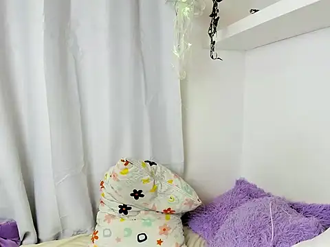 Snapshot of santy-kitty chatting on 12-23-24, 04:55 santy-kitty online show from 12-23-24, 04:55
