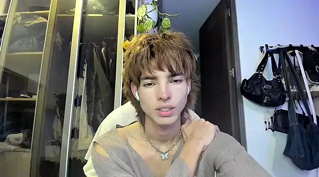 Snapshot of santy-kitty chatting on 01-27-25, 11:54 santy-kitty online show from 01-27-25, 11:54
