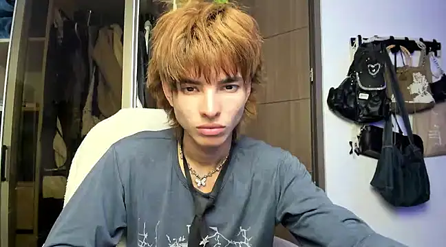Snapshot of santy-kitty chatting on 01-30-25, 02:16 santy-kitty online show from 01-30-25, 02:16