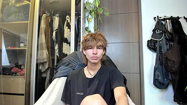 Snapshot of santy-kitty chatting on 02-16-25, 04:20 santy-kitty online show from 02-16-25, 04:20