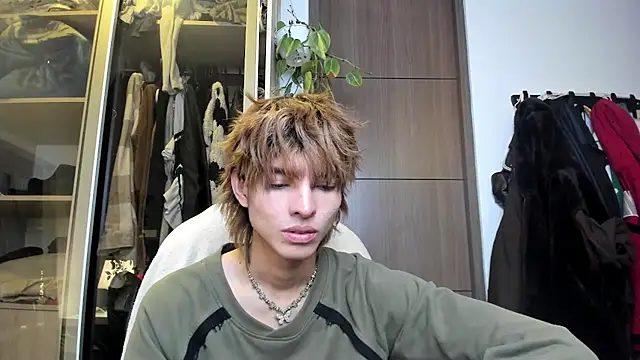 Snapshot of santy-kitty chatting on 02-19-25, 12:14 santy-kitty online show from 02-19-25, 12:14