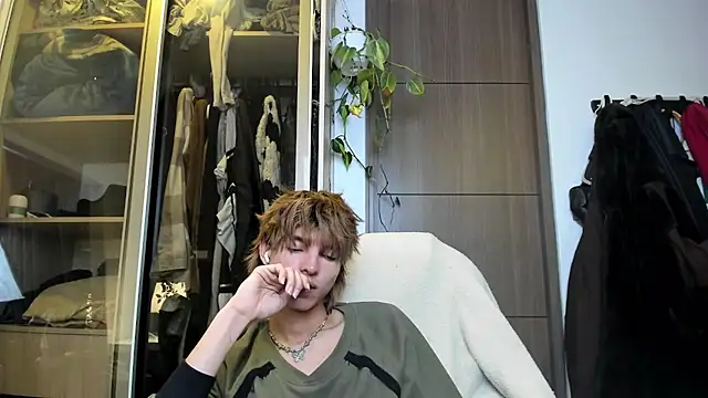 Snapshot of santy-kitty chatting on 02-19-25, 03:17 santy-kitty online show from 02-19-25, 03:17