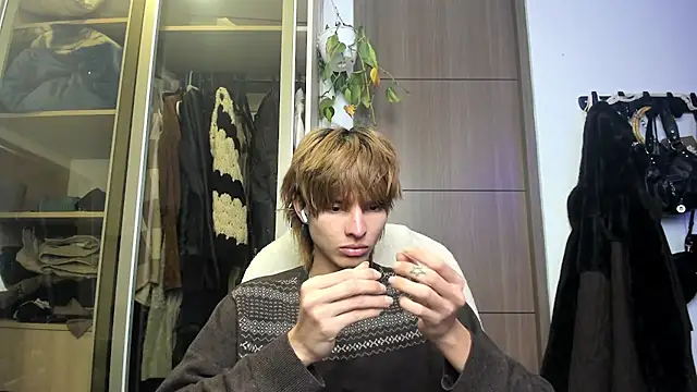 Snapshot of santy-kitty chatting on 03-04-25, 02:49 santy-kitty online show from 03-04-25, 02:49