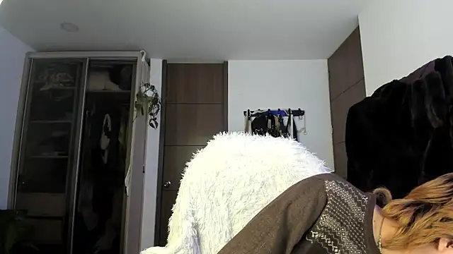 Snapshot of santy-kitty chatting on 03-15-25, 06:03 santy-kitty online show from 03-15-25, 06:03