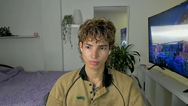 Snapshot of santy-kitty chatting on 09-23-25, 11:41 santy-kitty online show from 09-23-25, 11:41