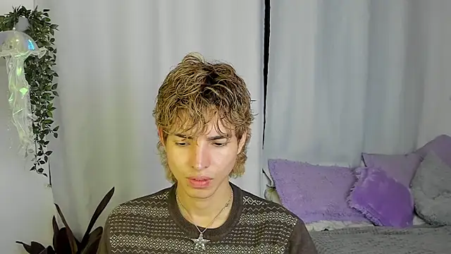Snapshot of santy-kitty chatting on 09-29-25, 02:49 santy-kitty online show from 09-29-25, 02:49