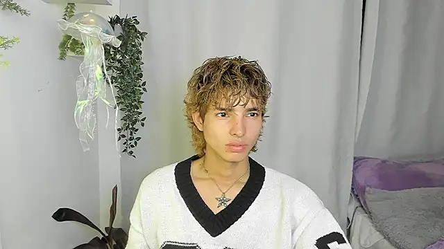 Snapshot of santy-kitty chatting on 10-07-25, 02:09 santy-kitty online show from 10-07-25, 02:09
