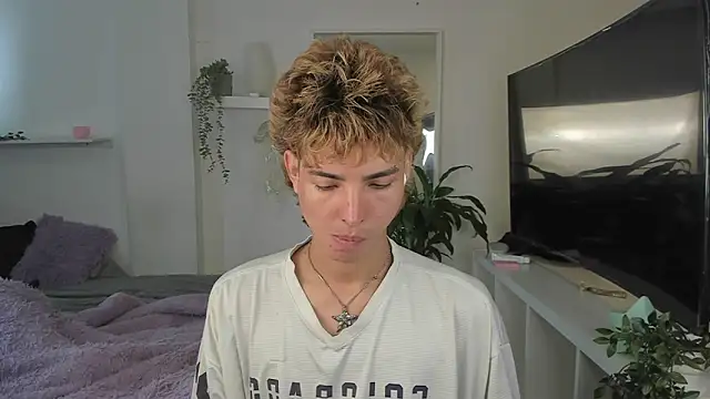 Snapshot of santy-kitty chatting on 10-30-25, 05:57 santy-kitty online show from 10-30-25, 05:57