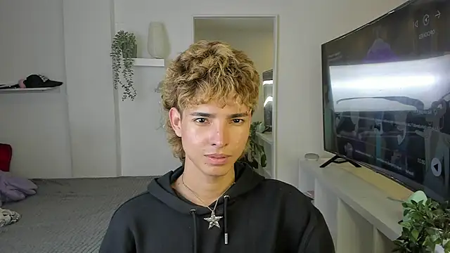 Snapshot of santy-kitty chatting on 11-06-25, 01:28 santy-kitty online show from 11-06-25, 01:28