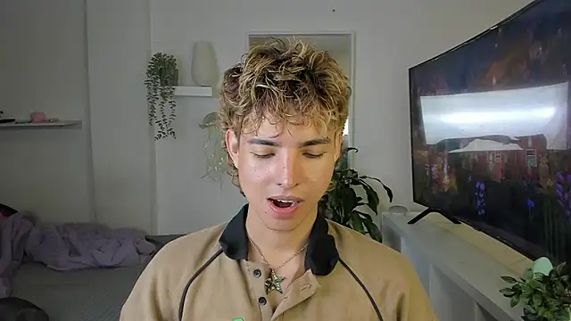 Snapshot of santy-kitty chatting on 11-09-25, 01:48 santy-kitty online show from 11-09-25, 01:48