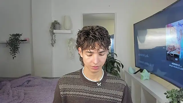 Snapshot of santy-kitty chatting on 12-02-25, 02:39 santy-kitty online show from 12-02-25, 02:39