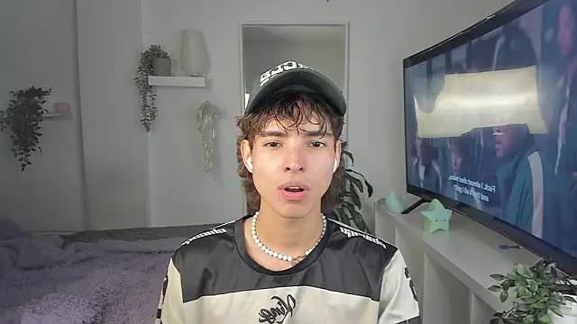 Snapshot of santy-kitty chatting on 12-03-25, 03:47 santy-kitty online show from 12-03-25, 03:47