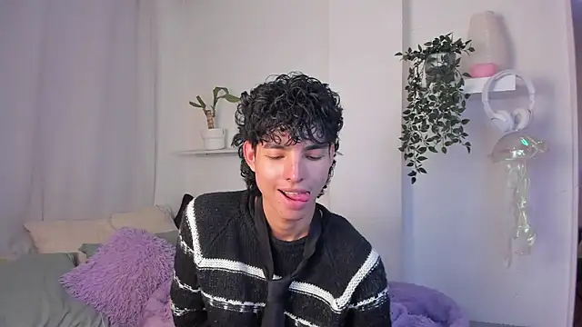 Snapshot of santy-kitty chatting on 02-12-26, 01:22 santy-kitty online show from 02-12-26, 01:22