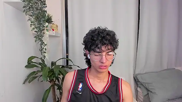 Snapshot of santy-kitty chatting on 02-19-26, 03:24 santy-kitty online show from 02-19-26, 03:24