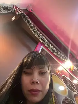 Snapshot of EemaHaruki chatting on 12-31-24, 12:11 EemaHaruki online show from 12-31-24, 12:11