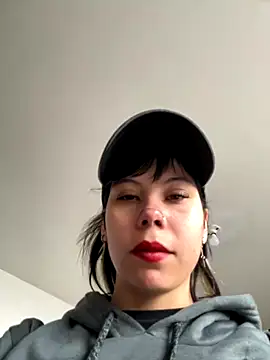 Snapshot of EemaHaruki chatting on 10-06-25, 06:05 EemaHaruki online show from 10-06-25, 06:05