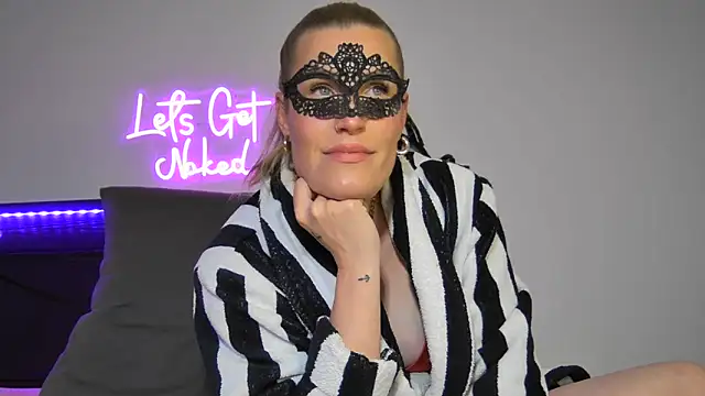 Sissy-Bee online show from 05-28-26, 06:16