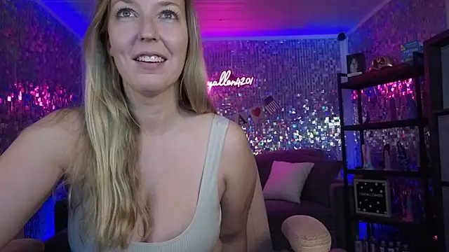 Snapshot of lucyallen4201 chatting on 06-20-26, 10:56 lucyallen4201 online show from 06-20-26, 10:56