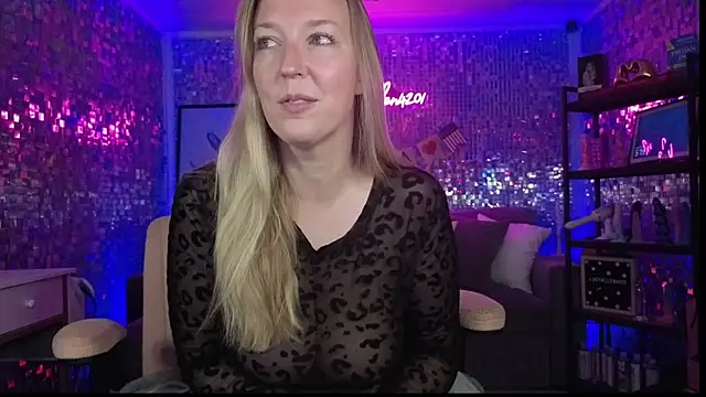 Snapshot of lucyallen4201 chatting on 06-26-26, 10:19 lucyallen4201 online show from 06-26-26, 10:19