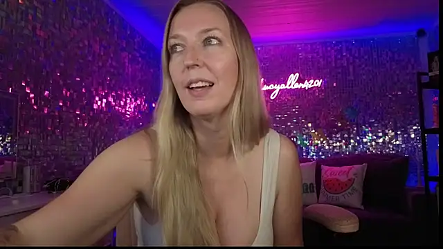Snapshot of lucyallen4201 chatting on 07-25-26, 12:31 lucyallen4201 online show from 07-25-26, 12:31