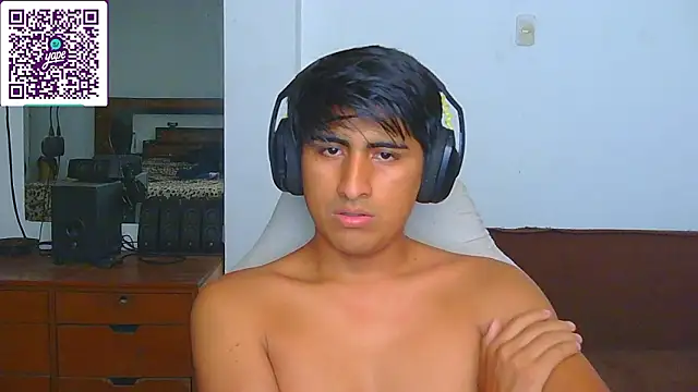 Snapshot of CzarPM chatting on 03-11-26, 08:48 CzarPM online show from 03-11-26, 08:48