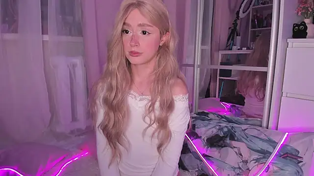 Snapshot of -bae chatting on 11-07-25, 03:56 -bae online show from 11-07-25, 03:56