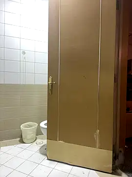 Snapshot of Layla-daloua chatting on 12-21-25, 09:11 Layla-daloua online show from 12-21-25, 09:11